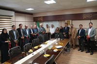رئیس دانشگاه؛ با اهدای گل، جایگاه استاد را گرامی داشت